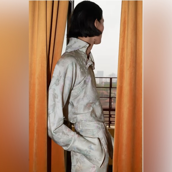 Shanghai Tang, double sided silk scarf - Picture 2 of 5